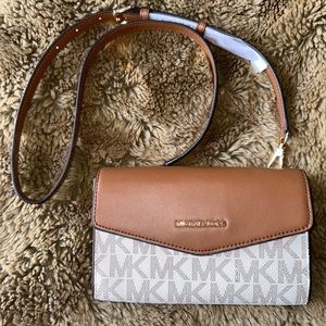 Michael Kors jet set charm 3 in one crossbody. Vanilla luggage